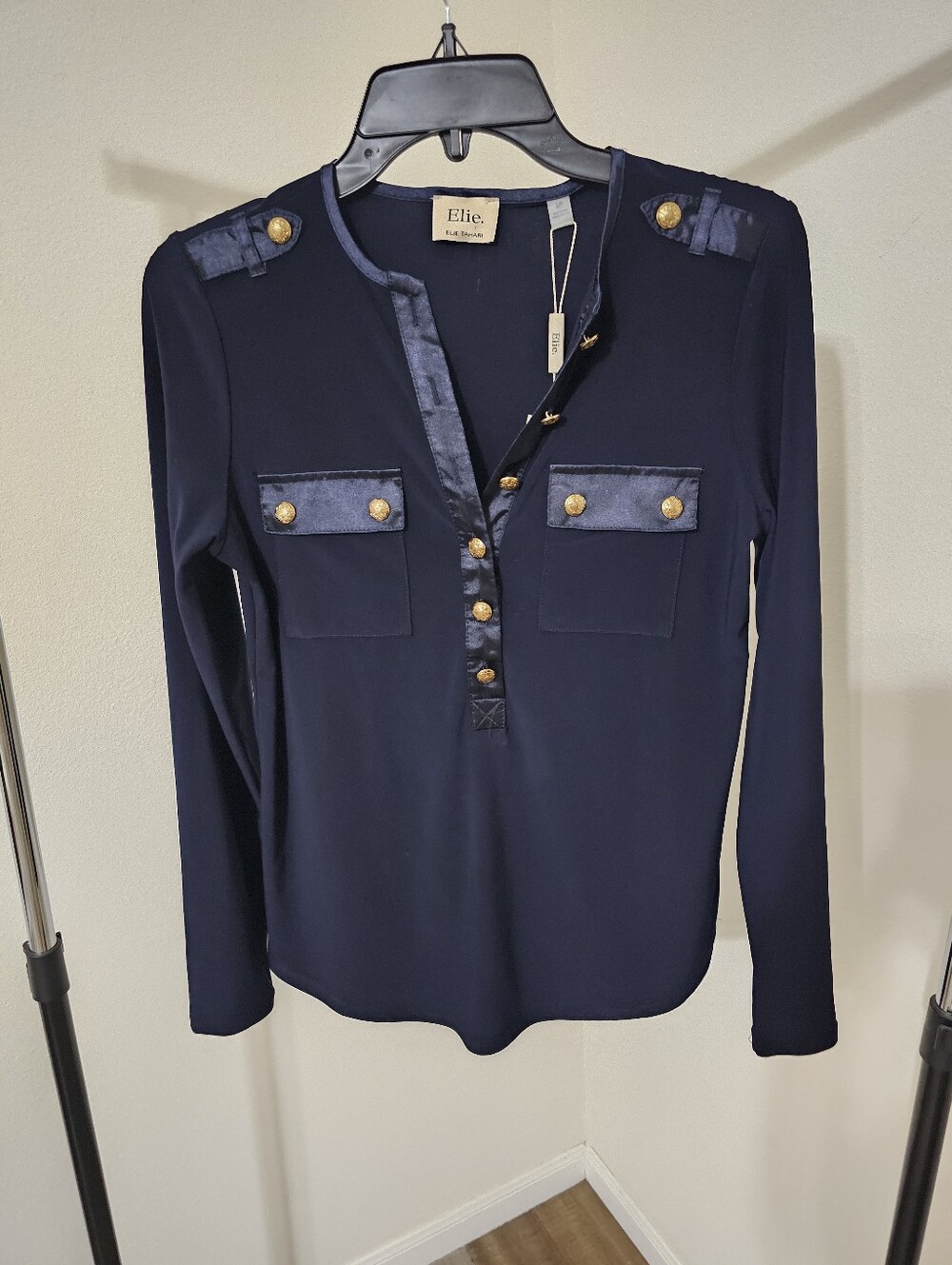 Women's Clothing (897)